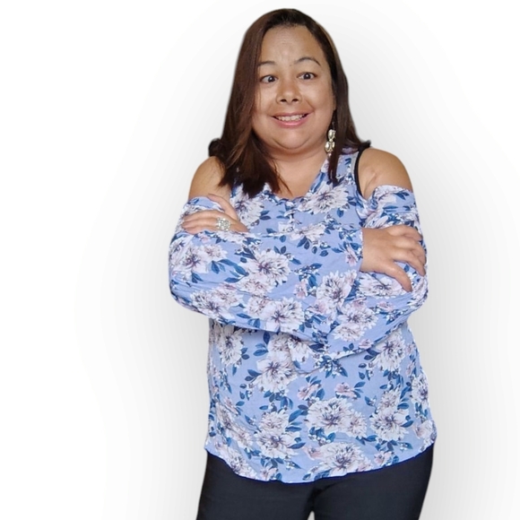 🎊3 FOR $10 CHARLOTTE RUSSE WOMENS MEDIUM BLUE AND WHITE FLORAL TOP - Picture 4 of 4